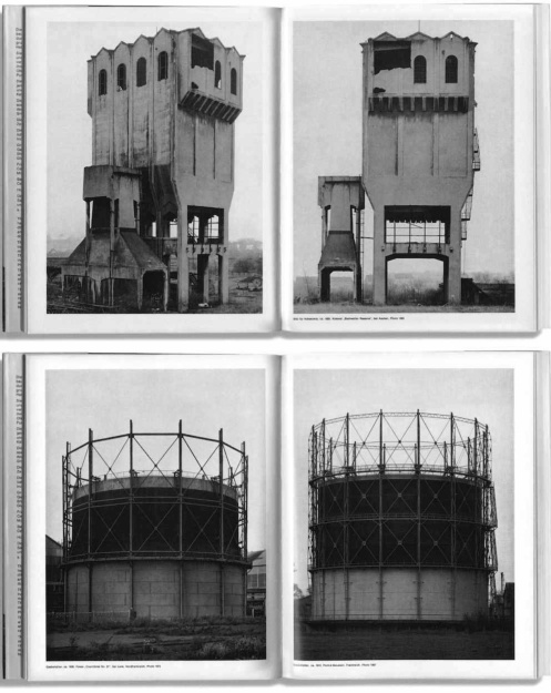Doppelseite aus dem Fotobuch »Anonyme Skulpturen« von Bernd und Hilla Becher (1970) mit zwei gegenübergestellten Industriebauten