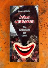 Guido Vitiello: Joker entfesselt. Die dunkle Seite der Komik, tentare Verlag – Buch mit Cover nach Francisco de Goyas Gemälde Das Begräbnis der Sardine und rot-weißem Clownsmund, auf einer rostigen orangefarbenen Metallfläche